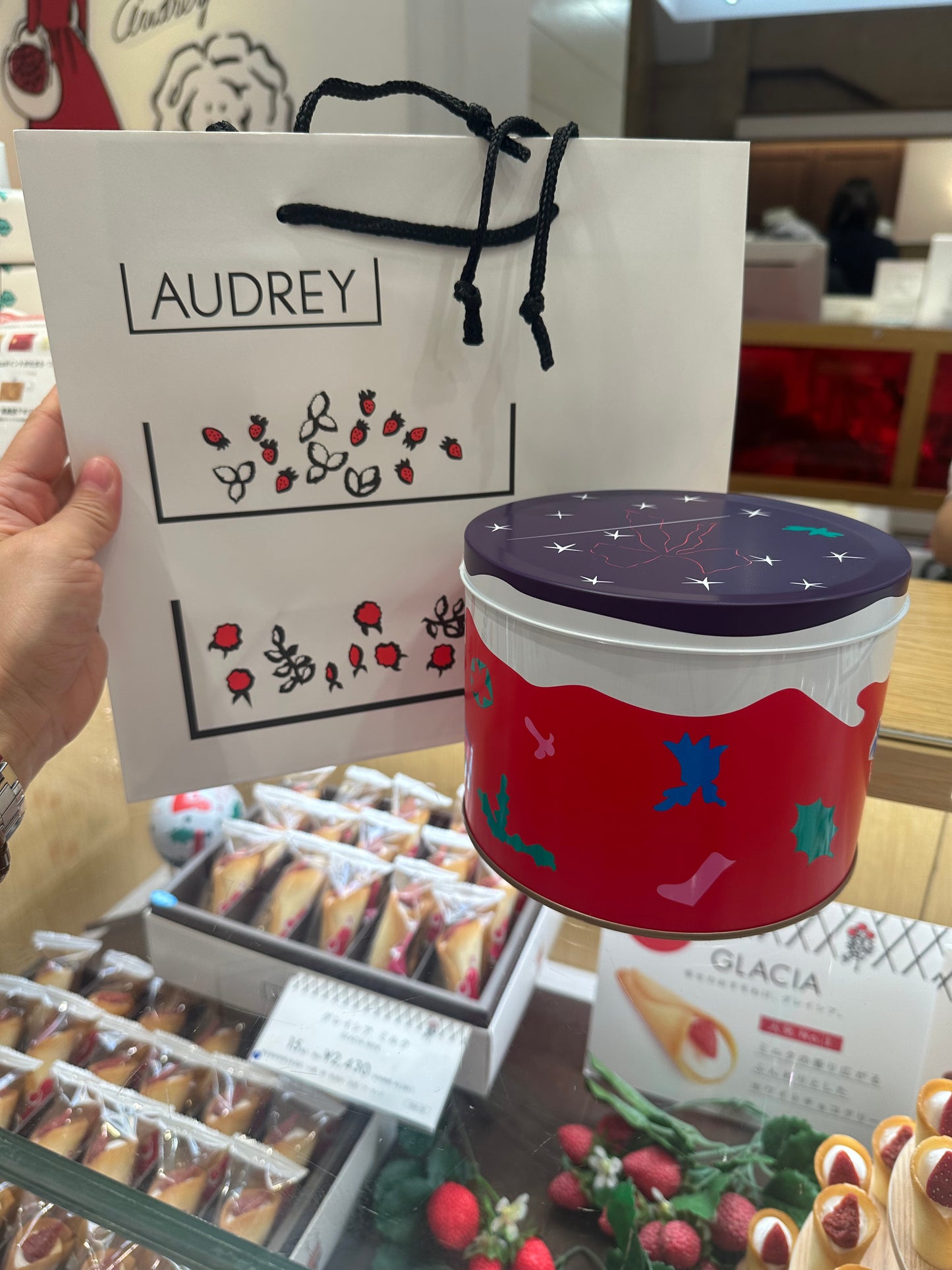 Audrey 限定M Size 大鐵罐 (14 件裝)+原裝花花紙袋