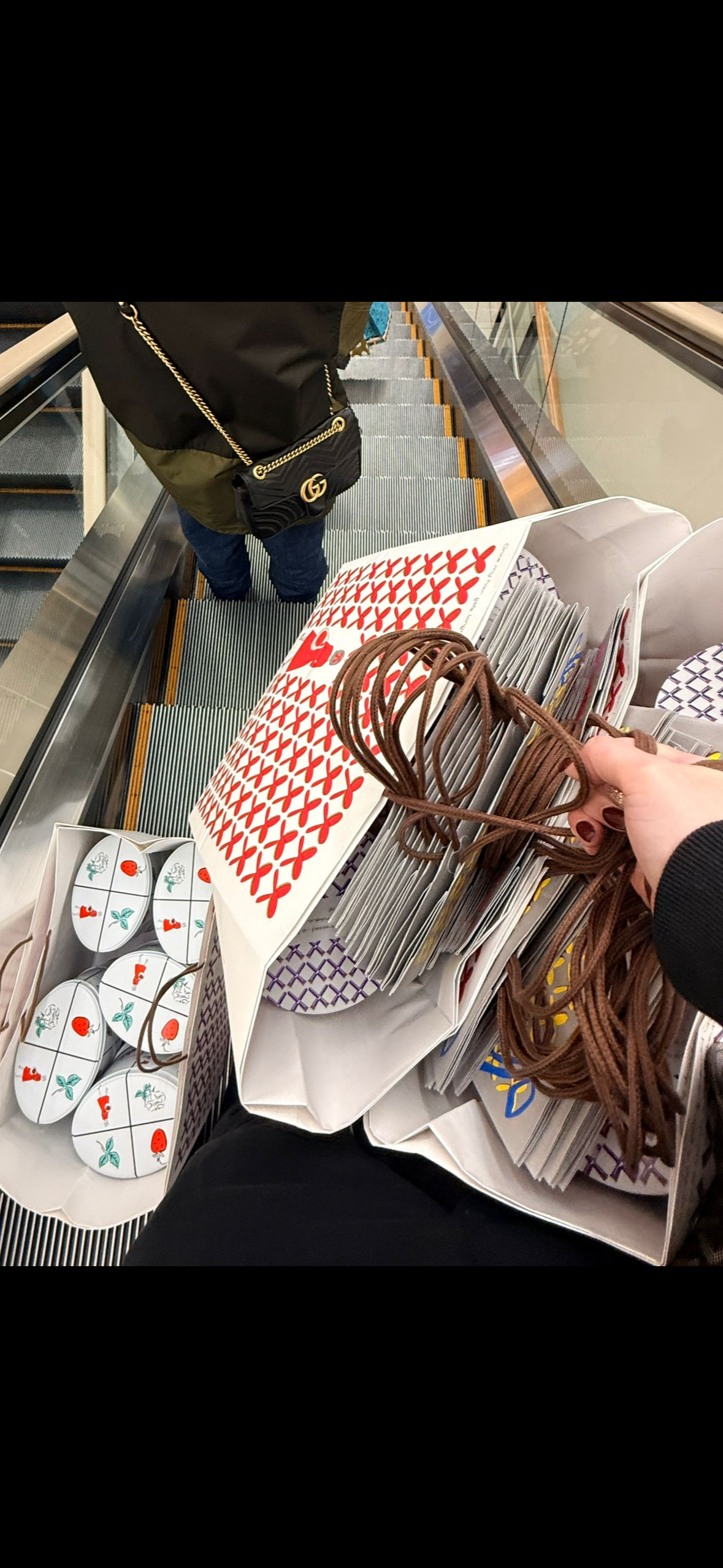 Audrey （限購和期間限定人仔罐）：10 件（原味+朱古力花束）每朝去排隊才買到返嚟